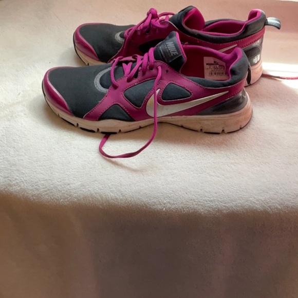 Nike Women's Athletic Shoes in Pink and Gray - Picture 6 of 7